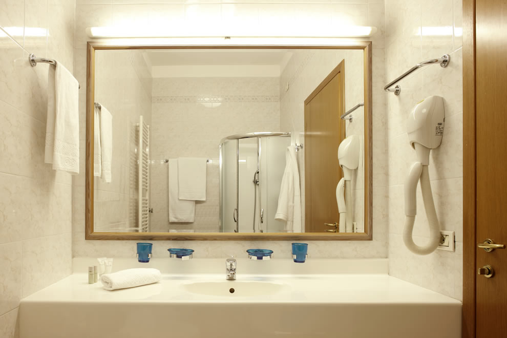 Il bagno di un albergo è molto importante nella scelta della struttura dove trascorrere le vacanze